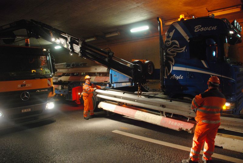 Pour adapter la signalisation dans la tranchée couverte de Champsec, l'autoroute sera fermée en direction de Brigue.