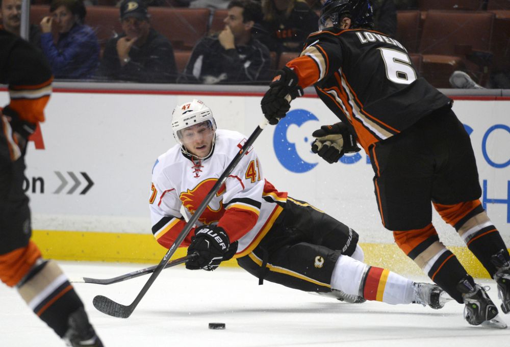 C'est une saison difficile pour l'espoir des Calgary Flames. Mis à l'écart par Bob Hartley, le Bernois a dû retourner faire ses gammes en AHL à Abbotsford.