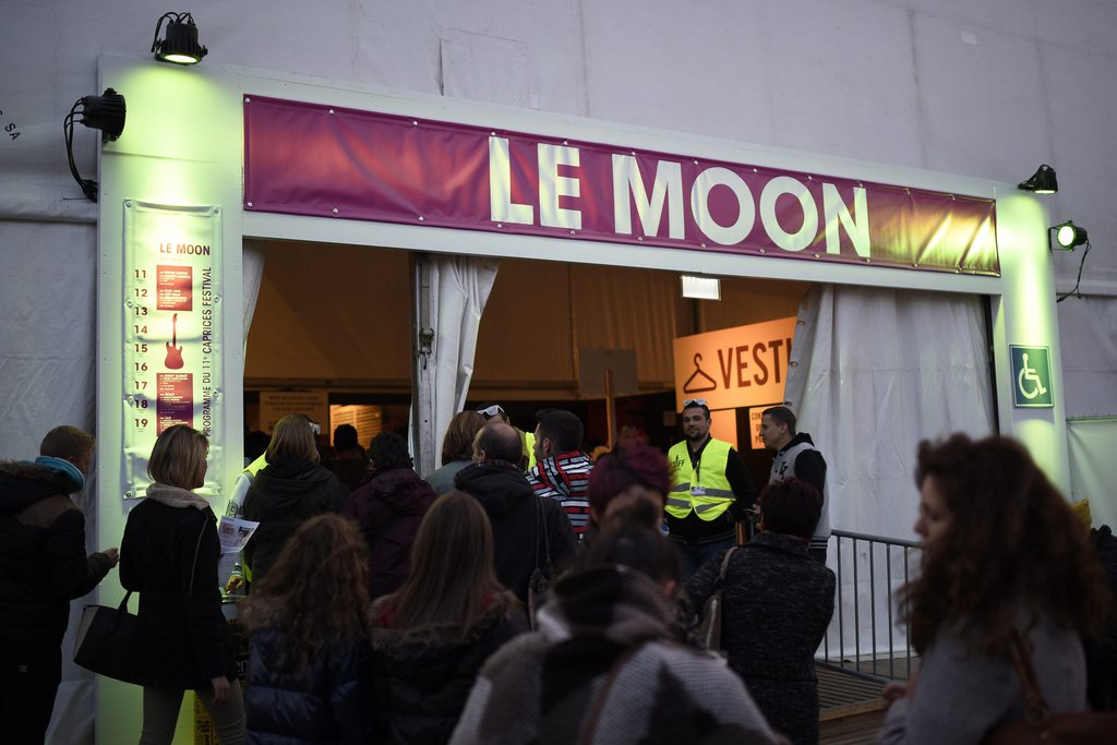 Profitant de la foule compacte, amassée dans la tente "Le Moon", les voleurs sont parvenus à "gagner" plus de 3'000 francs en une seule soirée.