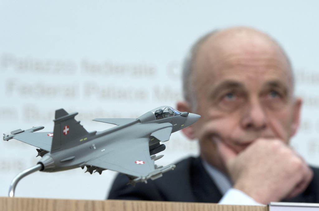 Malgré les vents contraires, le Gripen d'Ueli Maurer a gagné 2% d'opinions favorables. Le non reste solidement accroché à 51%.