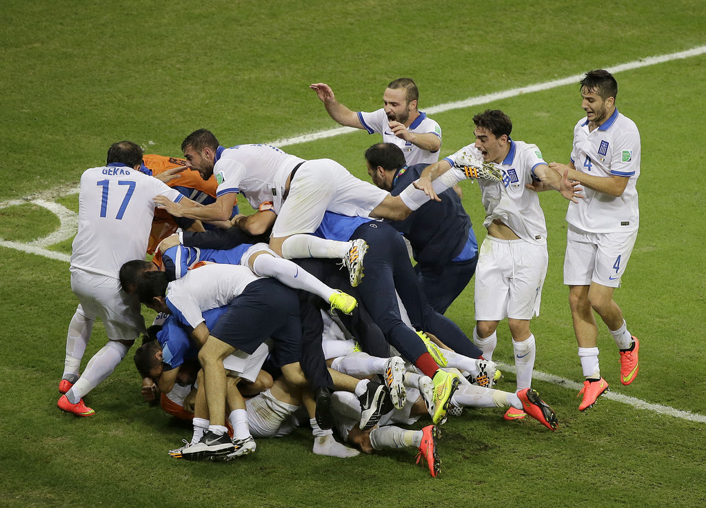 En s'imposant par 2 à 1 contre la Côte d'Ivoire sur un penalty de Samarras à la 93e minute, La Grèce se qualifie à son premier huitième de finale en Coupe du Monde.