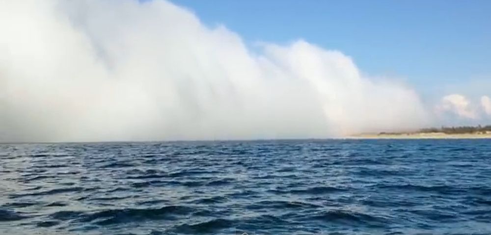 En quelques instants, un écran de brouillard s'est formé sur le lac.
