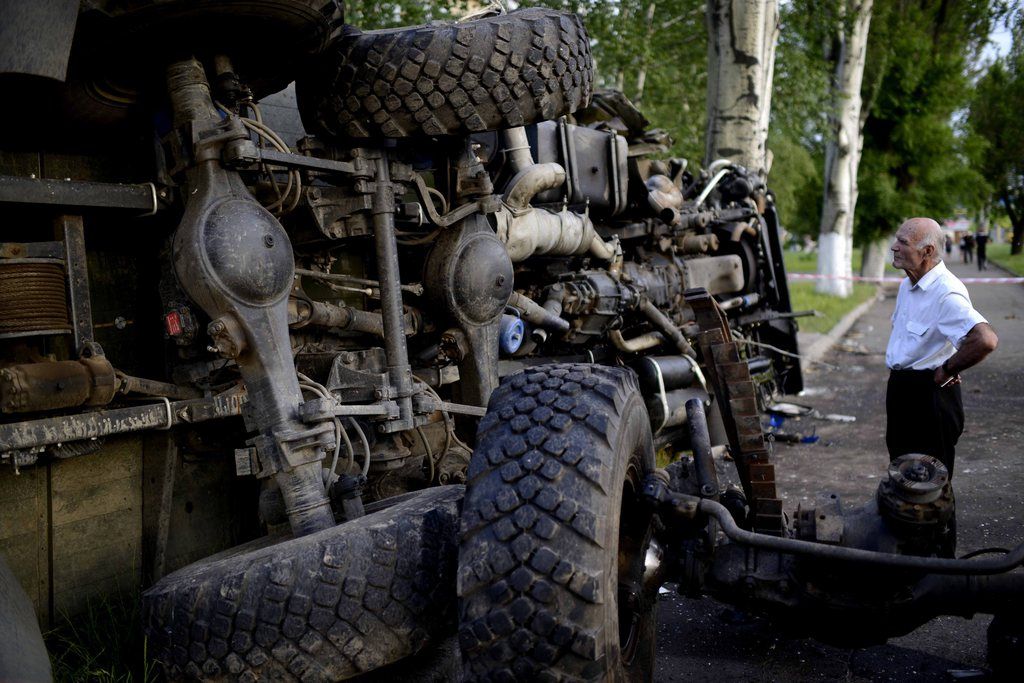 A picture made available on 28 May 2014 showing a local man looking at a wrecked truck of supporters of the self-proclaimed 'Donetsk People's Republic' in Donetsk, Ukraine, 27 May 2014, following the fierce fighting between Ukrainian forces and separatist militants. Ukrainian government forces have retaken control of Donetsk airport in the embattled east of the country, Interior Minister Arsen Avakov said 27 May 2014.  EPA/JAKUB KAMINSKI POLAND OUT