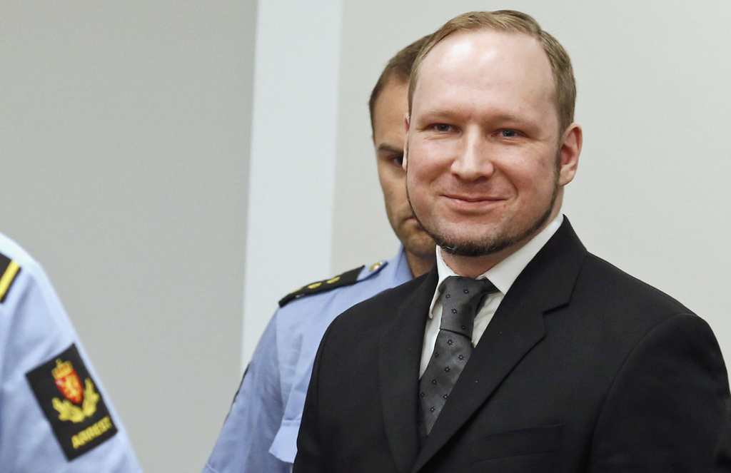 Anders Behring Breivik a tué au total 77 personnes, en quelques heures, ce 22 juillet 2011. Il était arrivé souriant à l'ouverture de son procès...