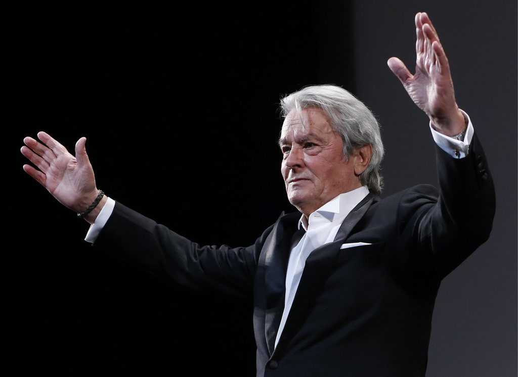 epa03717229 French actor Alain Delon waves as he attends the screening of 'Plein Soleil' during the 66th annual Cannes Film Festival in Cannes, France, 25 May 2013. The movie is presented out of competition, as part the Cannes Classic selection, at the festival which runs from 15 to 26 May.  EPA/GUILLAUME HORCAJUELO