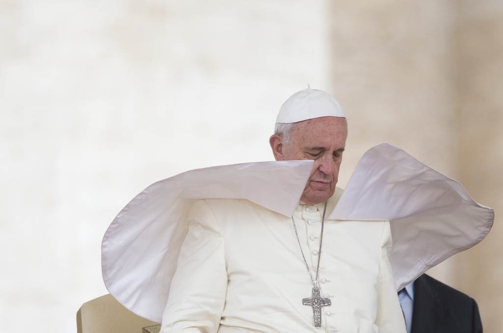 Ce n'est pas la première fois que le pape ne peut pas respecter ses engagement à cause d'ennuis de santé.