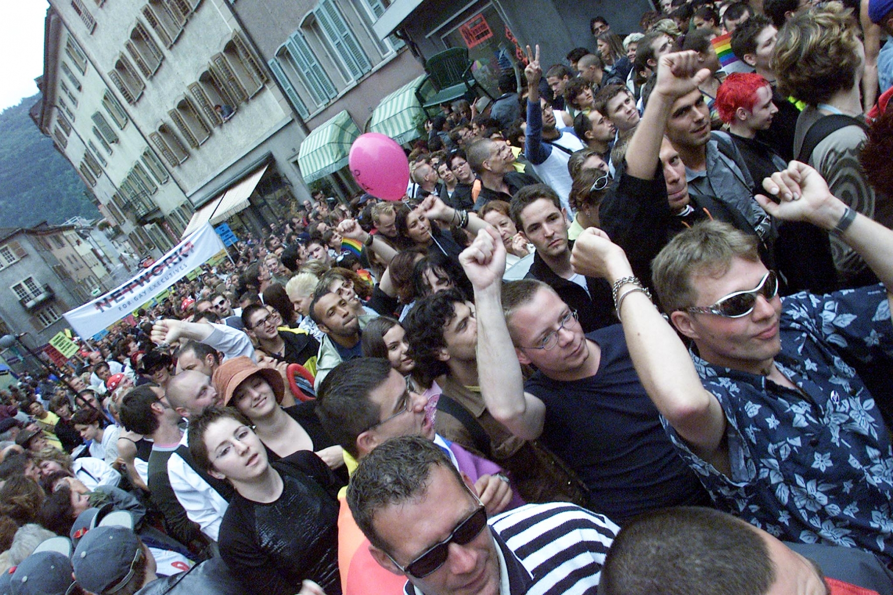 En 2001, la Gay Pride s'était déroulée dans une ambiance plutôt sereine et festive.