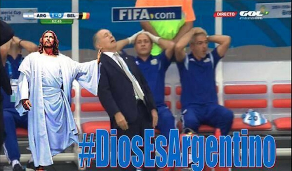 Alejandro Sabella aurait été retenu dans sa chute par Jésus Christ. Car, selon le compte Twitter de Franco Ancia, Dieu est argentin.