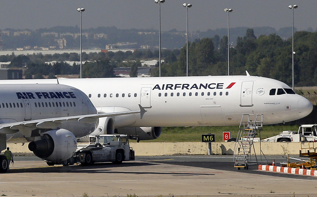 Air France assure seulement 45% de ses vols dimanche.