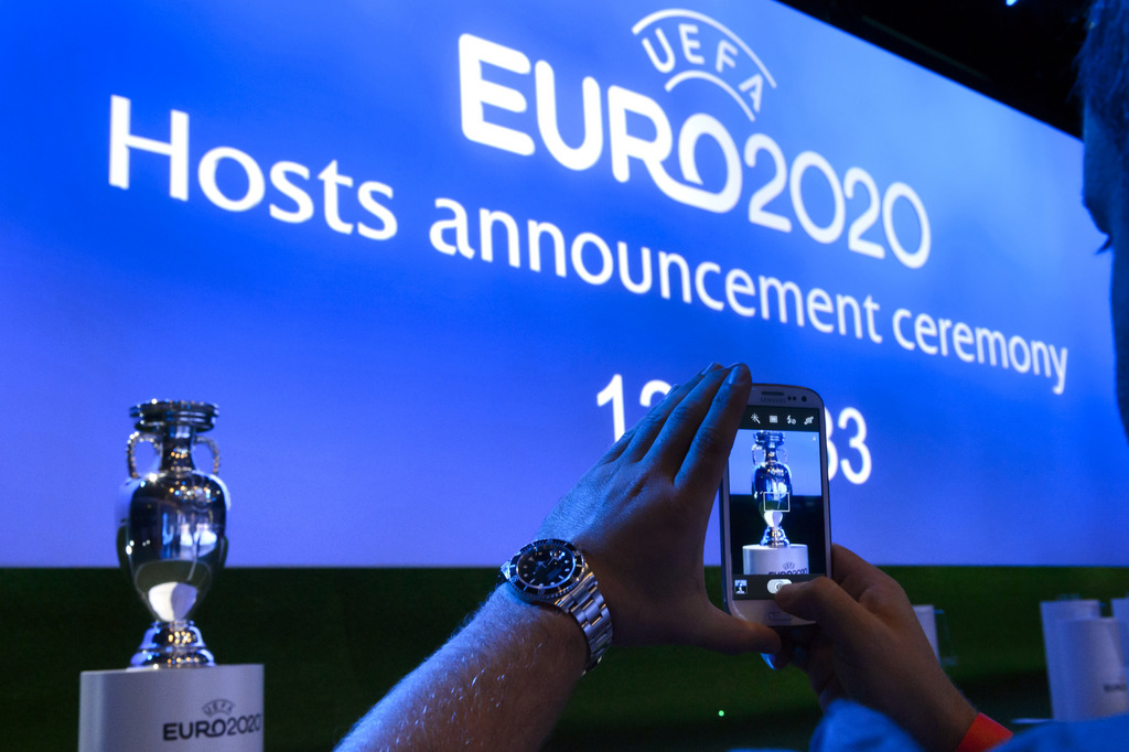 The Henri Delaunay trophy of the UEFA European Football Championship is photographied ahead of the UEFA Euro 2020 Hosts Announcement Ceremony at the Espace Hippomene in Geneva, Switzerland, Friday, September 19, 2014. The UEFA Euro 2020  tournament will be held in thirteen cities in thirteen different European countries. (KEYSTONE/Laurent Gillieron)