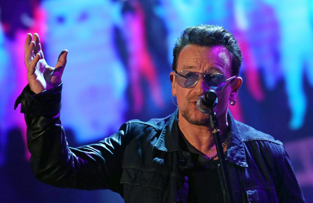 Le groupe de rock U2 et son chanteur Bono ont présenté leurs excuses pour la mise en ligne gratuite de leur dernier album sur l'ensemble de comptes iTunes.