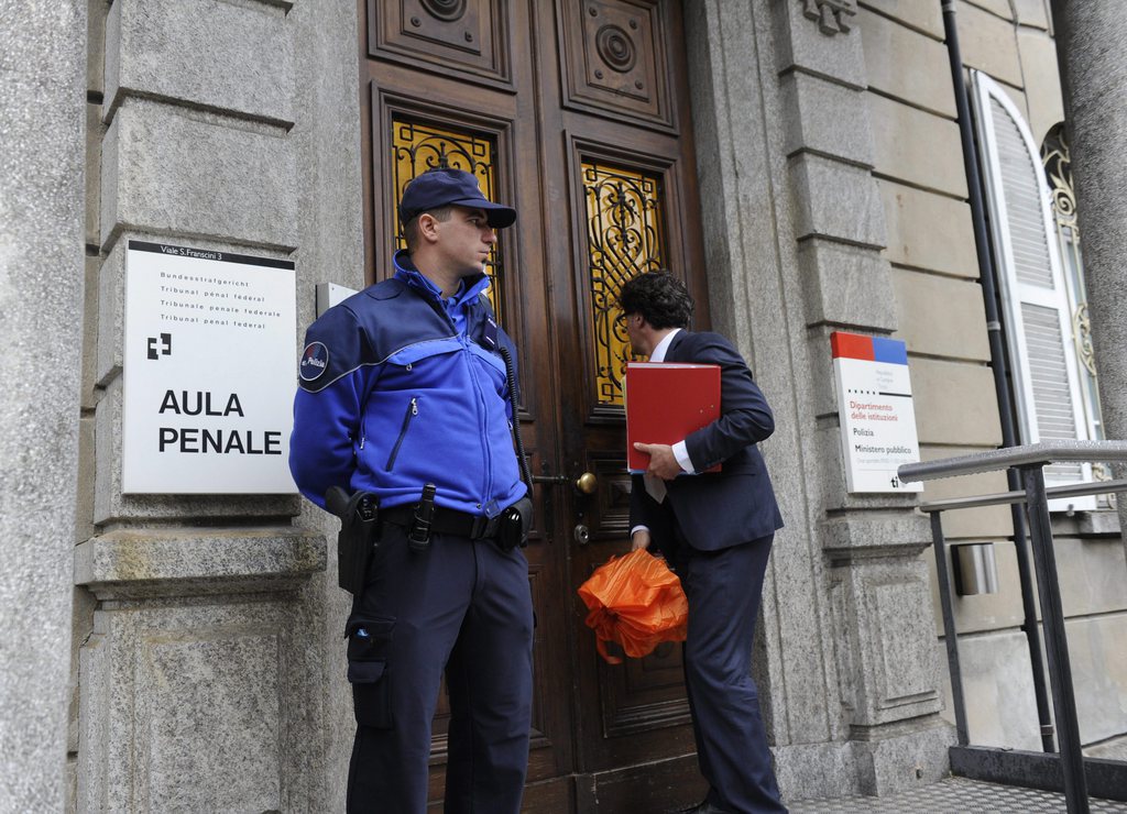 L'affaire Tinner va occuper une nouvelle fois le Tribunal pénal fédéral (TPF) de Bellinzone. Le Ministère public de la Confédération (MPC) accuse en effet un homme d'avoir collaboré avec la famille Tinner dans des activités liées à l'armement nucléaire.