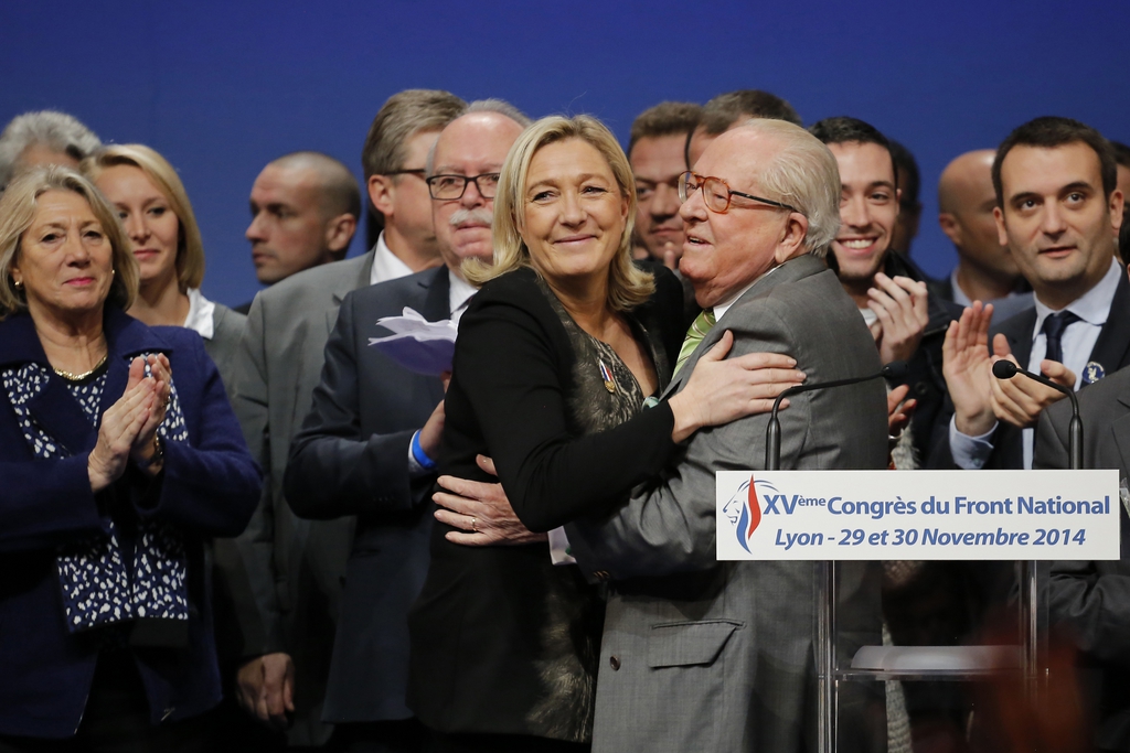Marine Le Pen, sans concurrence, a reçu les félicitations de son père Jean-Marie, fondateur du FN.