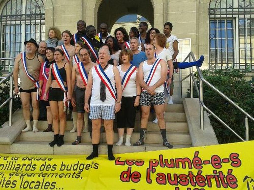 L'action spectaculaire des 22 élus visait à protester contre l'austérité budgétaire de la France.