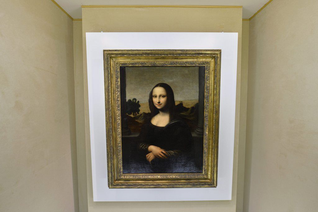 A painting attributed to Leonardo da Vinci representing Mona Lisa, displayed during a presentation at an undisclosed location in Switzerland, Thursday, November 14, 2013. The Mona Lisa Foundation, a non-profit organisation based in Zurich, presents a painting and historical, comparative and scientific evidence, which demonstrates that there have always been two portraits of the Mona Lisa by Leonardo da Vinci, the 'Earlier Version,' made ten years earlier than the 'Joconde' that is displayed in Le Louvre in Paris, France. (KEYSTONE/Martial Trezzini)