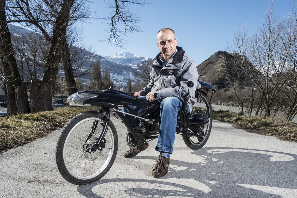 Sion Yvan Forclaz a invente et brevete un velo electrique sans guidon