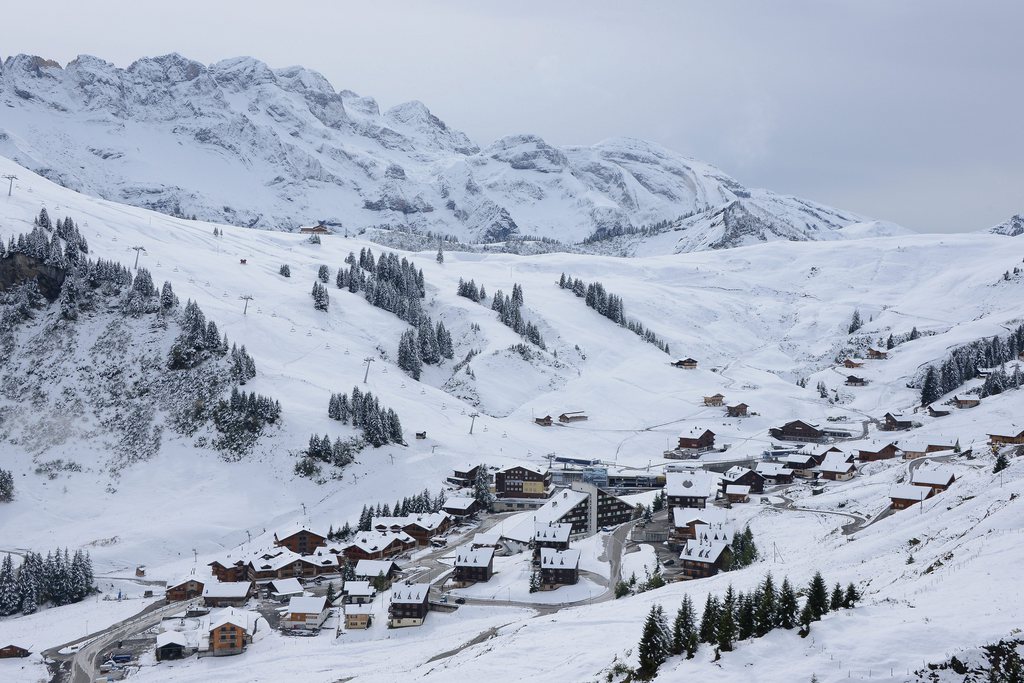 Les Crosets is pictured on Saturday, October 12, 2013. Since Thursday, around 40 centimetres of fresh snow fell down over the skiing resort Les Crosets at 2000 metres of altitude. (KEYSTONE/Maxime Schmid)