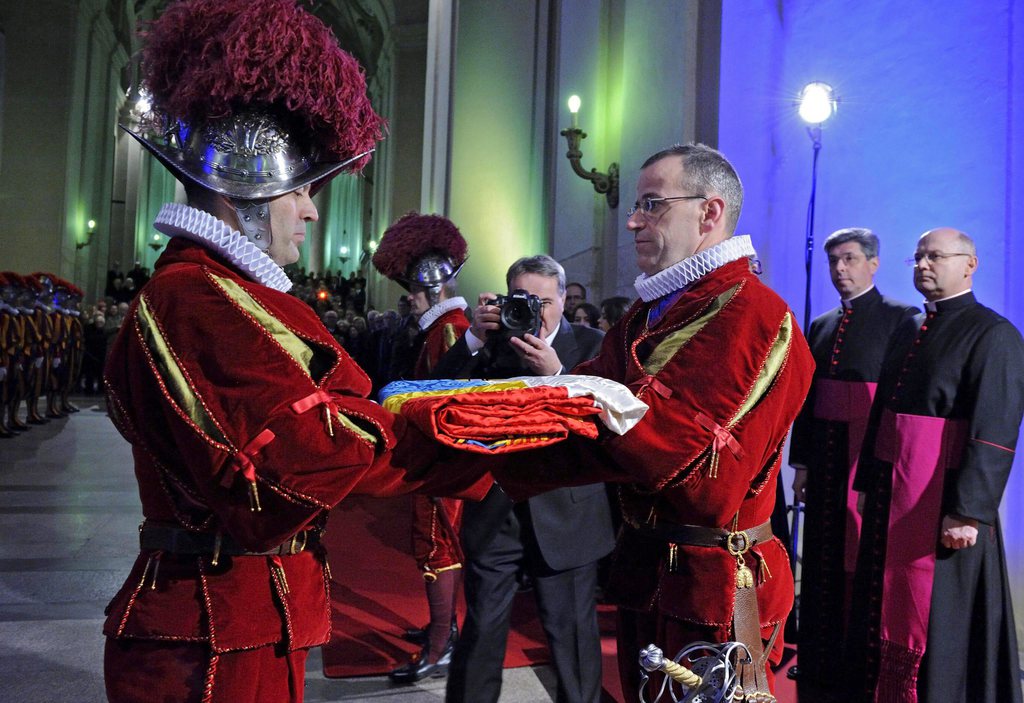 ADDS IDENTITY OF PERSON AT LEFT - A handout picture released by the Swiss Guard Press Office of Swiss Guards' outgoing Commander, Colonel Daniel Rudolf Anrig, right, and Vice-Commander Christoph Graf, left, during Anrig's farewell ceremony at Vatican City, Vatican, 31 January 2015. The head of the Swiss Guards, whom Pope Francis on 03 December 2015 ordered to leave his post, rejected accusations of harsh leadership and a lavish lifestyle in an interview published 31 January 2015 that coincided with the end of his command.  EPA/KATARZYNA ARTYMIAK / HANDOUT +++ANSA PROVIDES ACCESS TO THIS HANDOUT PHOTO TO BE USED SOLELY TO ILLUSTRATE NEWS REPORTING OR COMMENTARY ON THE FACTS OR EVENTS DEPICTED IN THIS IMAGE; NO ARCHIVING; NO LICENSING+++ HANDOUT EDITORIAL USE ONLY/NO SALES
