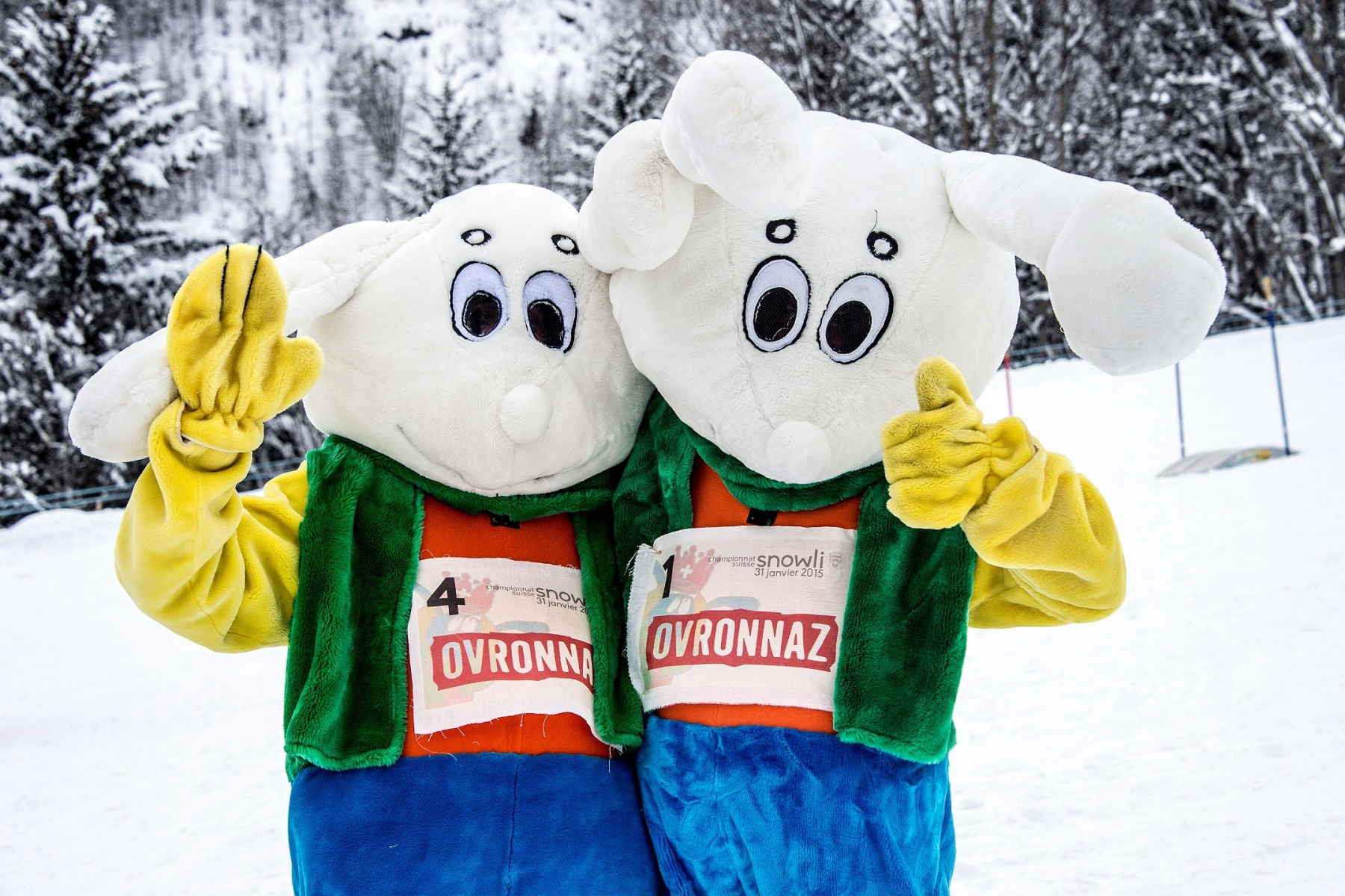 Les Snowli, mascottes des écoles de ski, se sont mesurées à Ovronnaz.