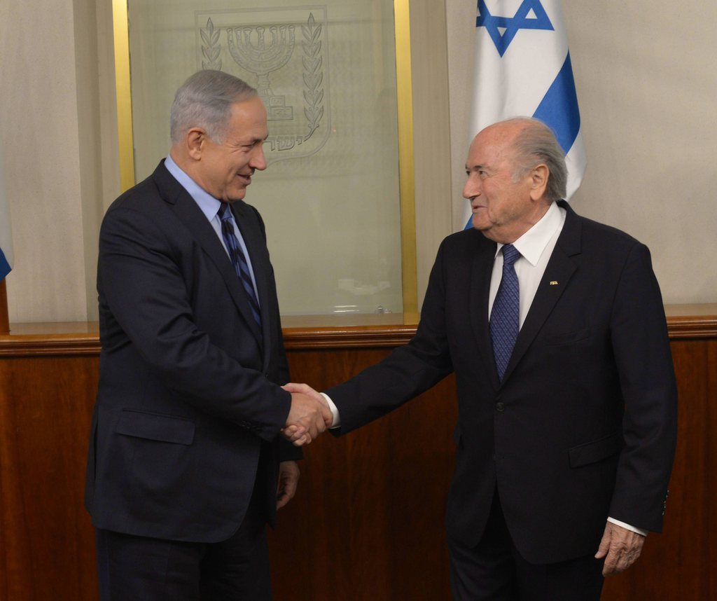 epa04757007 Image provided by the Israeli Government Press Office (GPO) from the meeting of Israeli Prime Minister Benjamin Netanyahu (L) with FIFA president Joseph S. Blatter in Jerusalem, Israel, 19 May 2015.  EPA/Amos Ben Gershom GPO HANDOUT ISRAEL OUT HANDOUT EDITORIAL USE ONLY/NO SALES