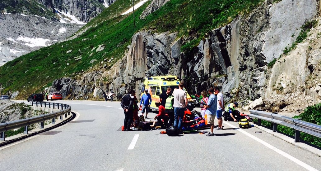 Le couple de motards a été gravement touché.