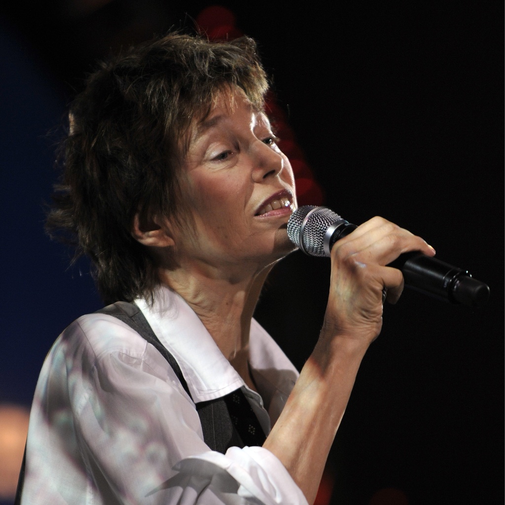 British actress and singer Jane Birkin performs on stage at the Avo Session in Basel, Switzerland, Sunday, October 25, 2009. (KEYSTONE/Georgios Kefalas)
