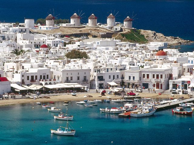 Mykonos, parmi les îles des Cyclades les plus connues et appréciées.
