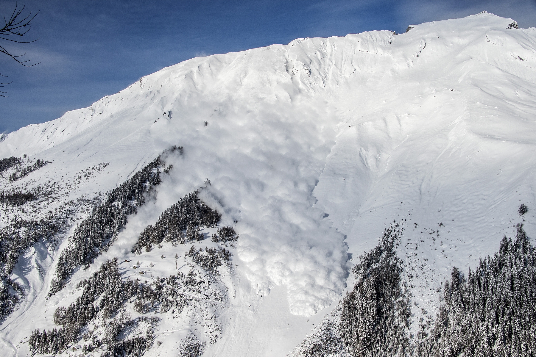 Les avalanches font en moyenne 200 morts par an dans le monde et 25 en Suisse.