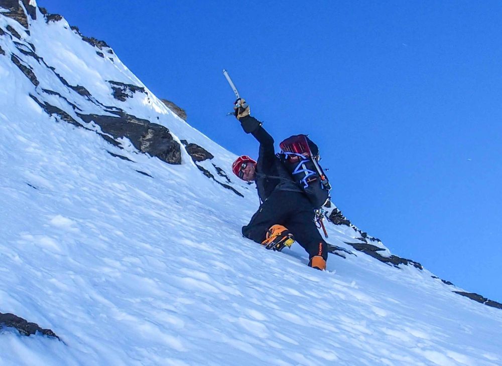 Fred Roux (photo) et Mike Horn, sur les pentes du K2, devront se montrer patient avant d'atteindre le sommet.