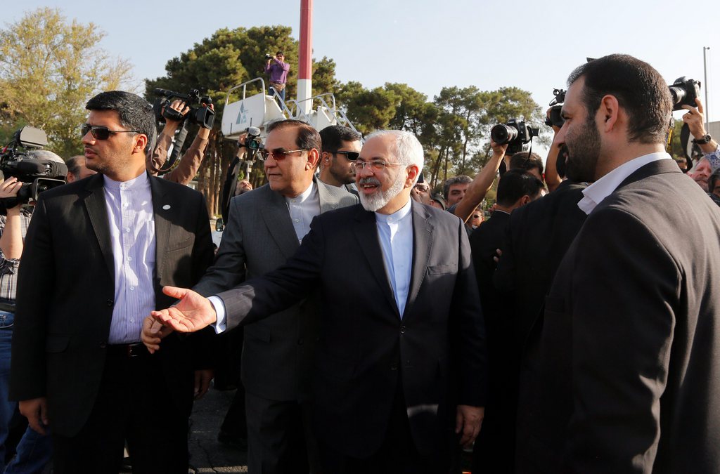 Le ministère des affaires étrangères iranien Mohammad Javad Zarif  après la signature d'un accord sur le programme nucléaire iranien. L'accord va se concrétiser ses prochaines semaines.