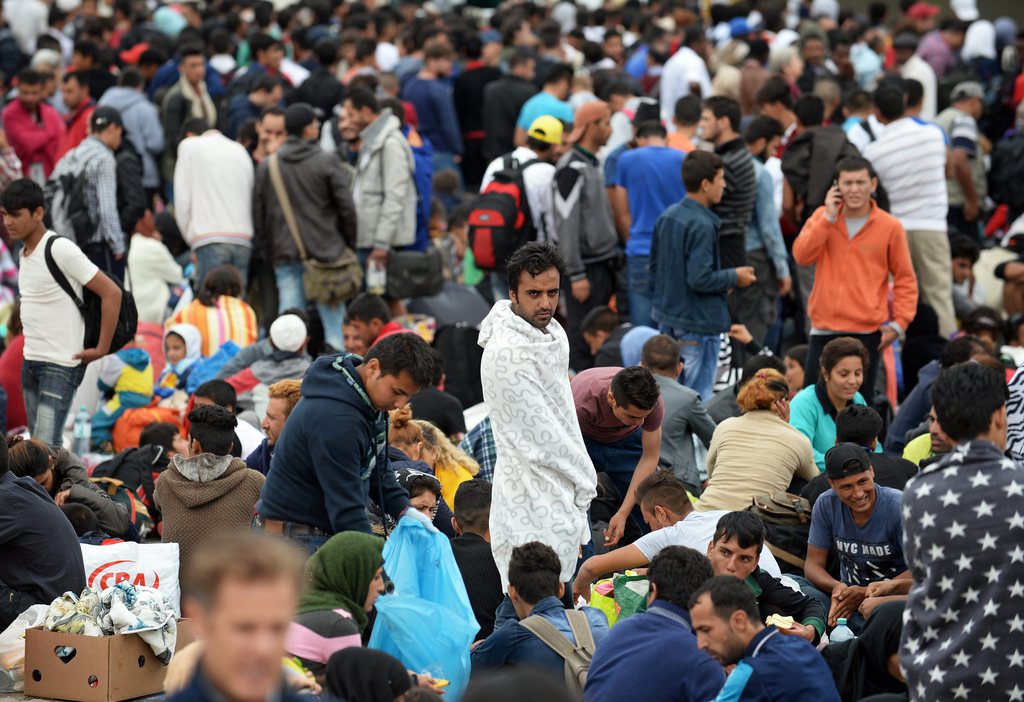 Les réfugiés, exténués, arrivent à Dortmund. Chiffres records annoncés.
