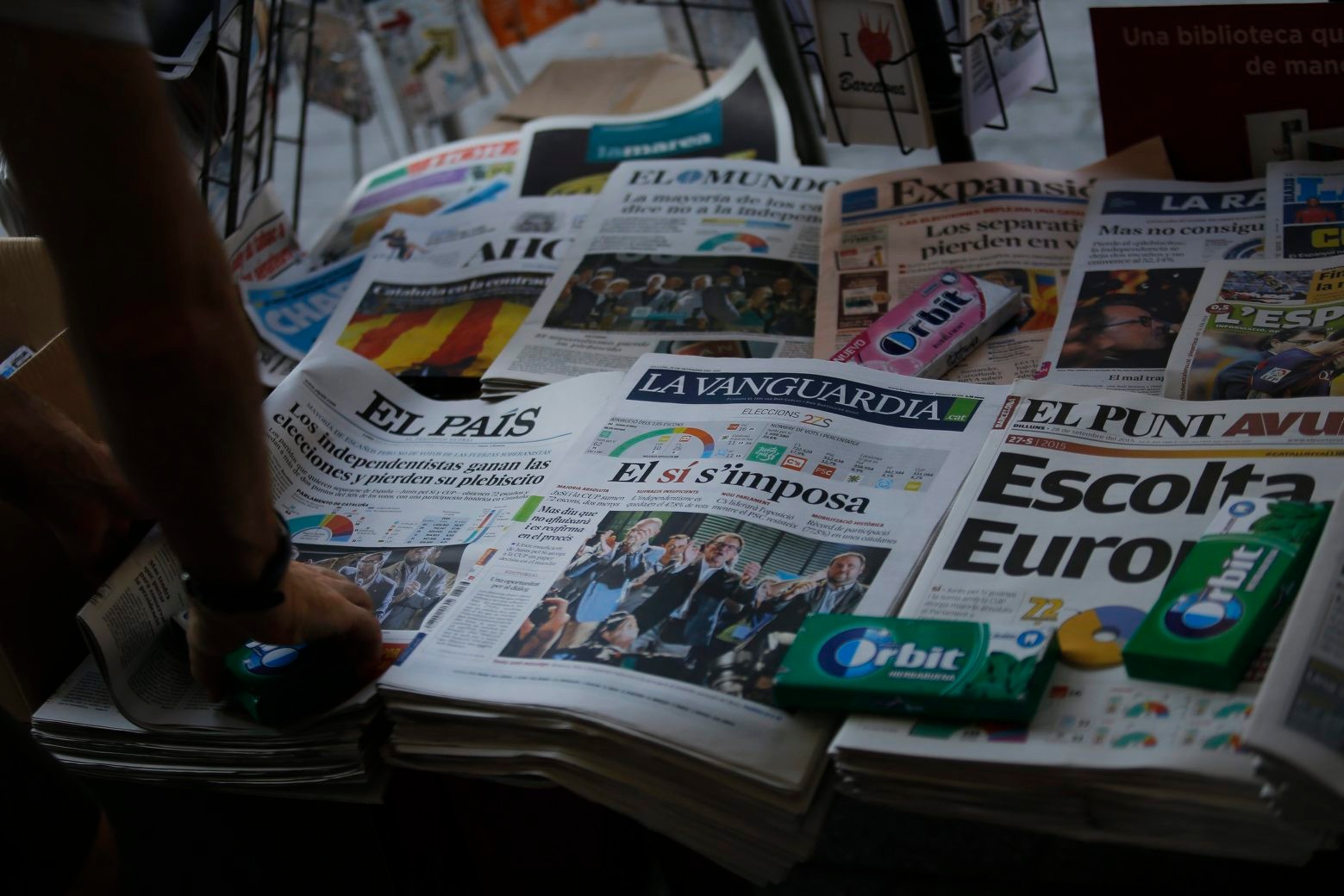 Newspapers with photographs of the President of Democratic Convergence of Catalonia Artur Mas, the president of the Esquerra Republicana de Catalunya Oriol Junqueras and the leader of the Catalan party "Junts pel si" Raul Romeva are laid out at a news kiosk in Barcelona, Spain, Monday, Sept. 28, 2015. Secessionist parties that want Catalonia to break away from Spain were set Monday to embark on tough political negotiations aimed at giving them a majority in the regional parliament so they can push forward an independence plan. (AP Photo/Francisco Seco) Spain Catalonia Independence