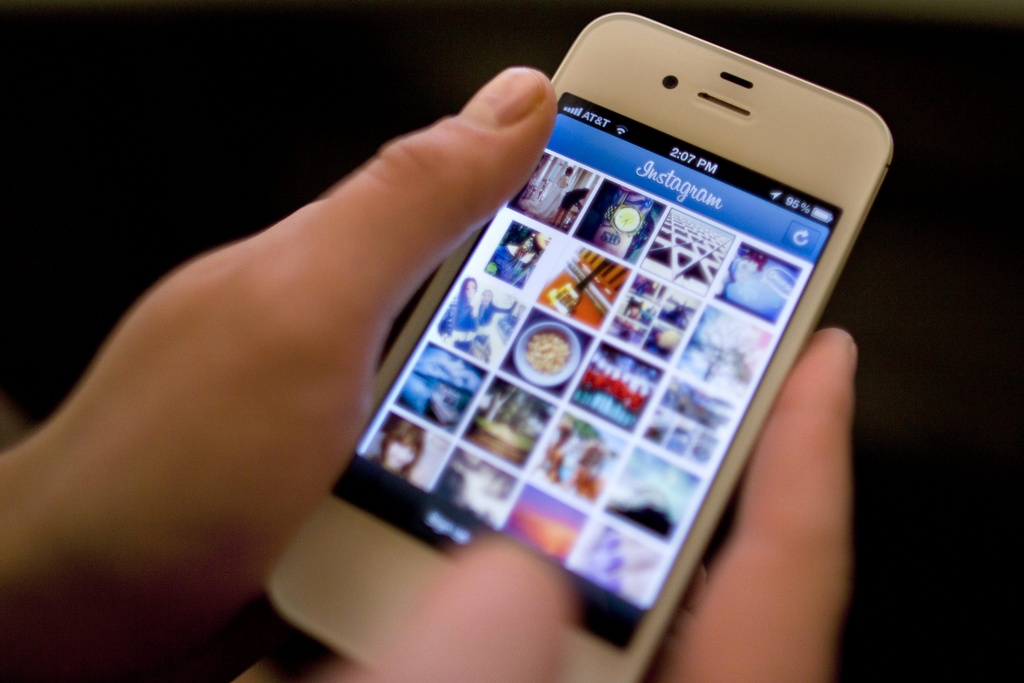L'application pour appareil photos mobiles Instagram a été rachetée par Facebook pour un milliard de dollars.
