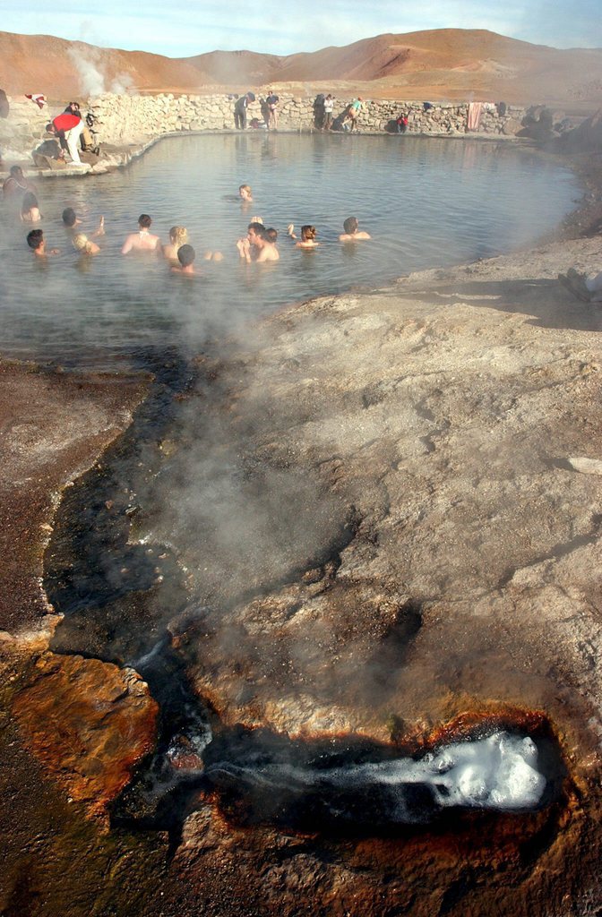 La région est très connue pour ses geysers et ses bains d'eau chaude.