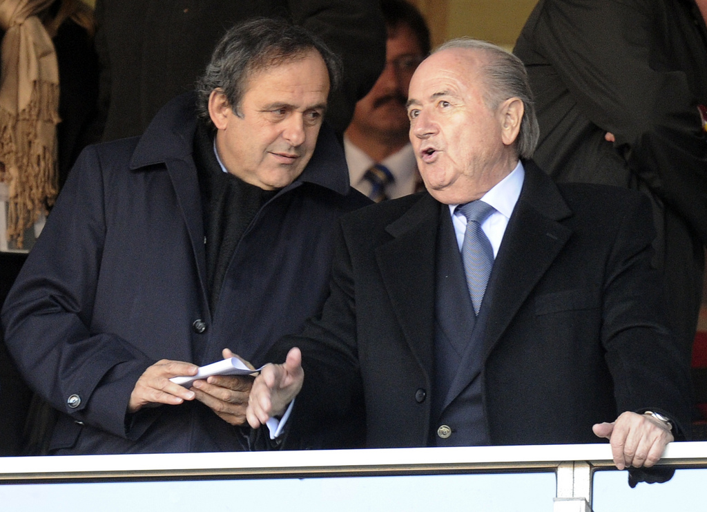 Platini et Blatter sont suspendus provisoirement pour 90 jours.