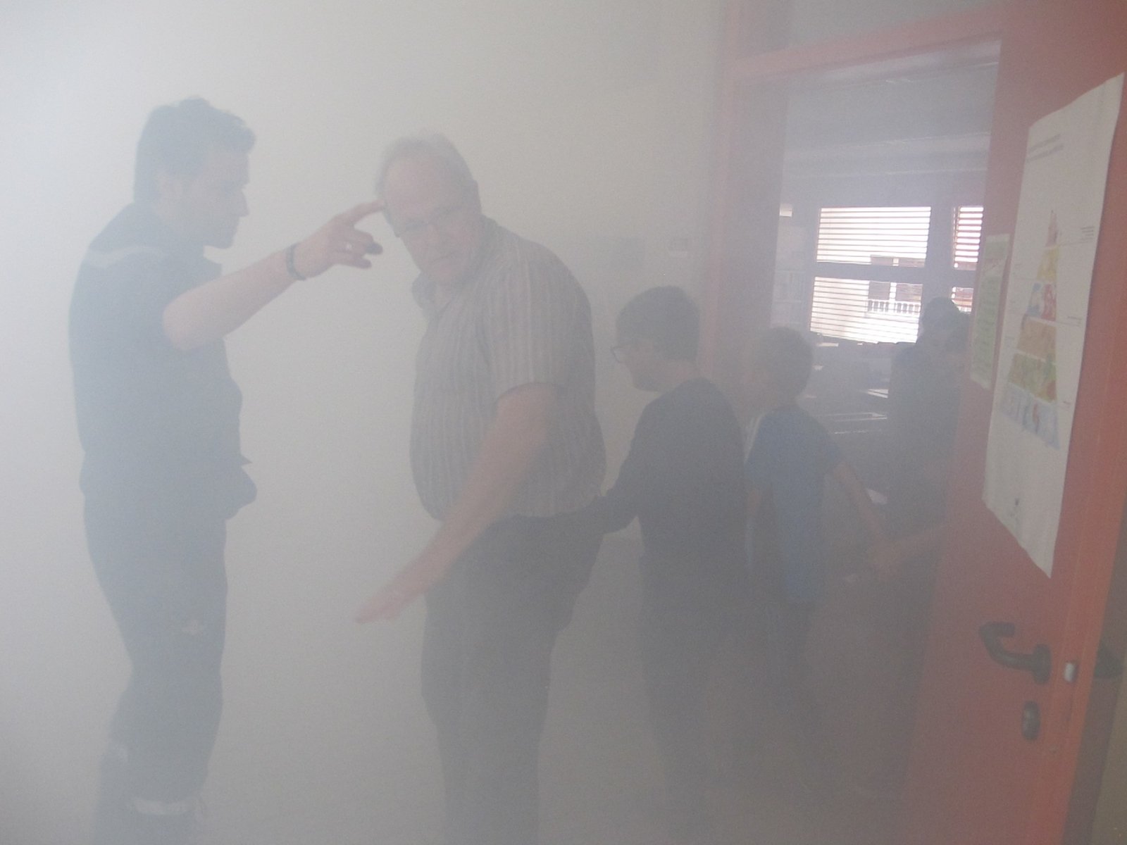 Les élèves et les professeurs de l'école de Veyras ont pu tester leurs réflexes en cas d'incendie.