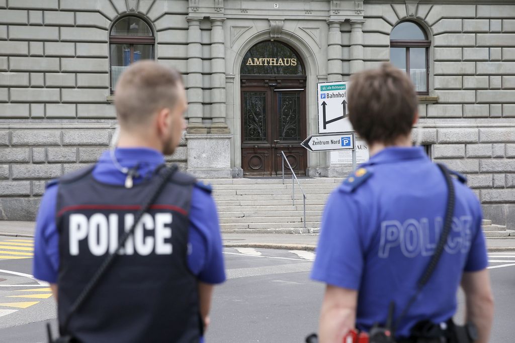 Les forces de l'ordre du canton de Berne ferment ce samedi des postes de police en raison d'une surcharge de travail.