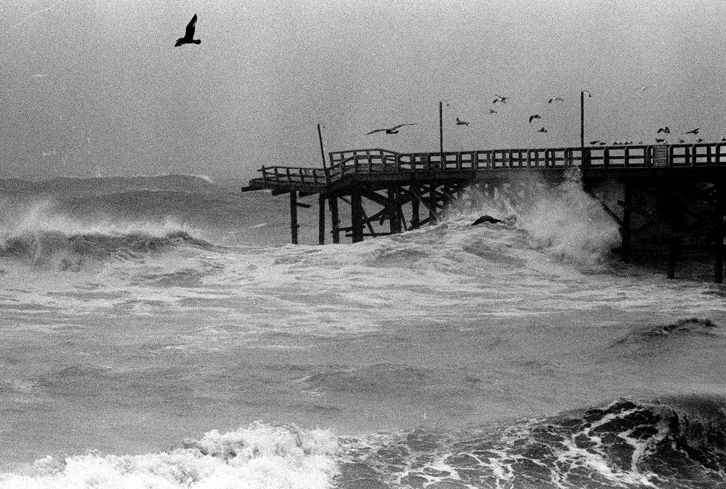 L'épisode El Niño entraîne de graves sécheresses et des inondations catastrophiques.