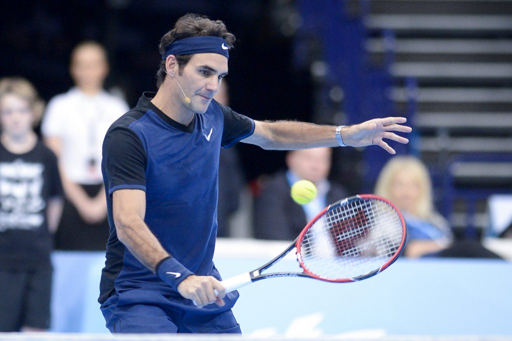 Federer s'est détendu lundi, lors d'un match exhibition pour fêter la retraite du Finlandais Nieminen.