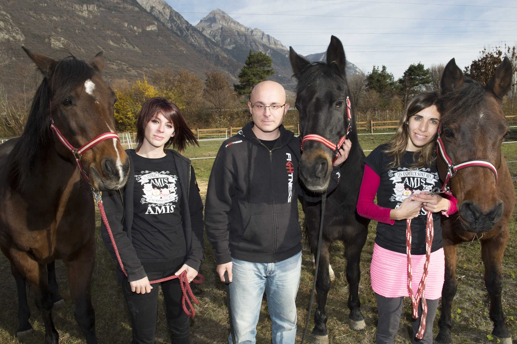 Martigny, le 16 novembre 2015



La bouche qui rit, refuge pour chevaux.

De gauche a droite: Wendy Privet, Nicolas Flamarion et Sandra Flamarion



Sacha Bittel/Le Nouvelliste