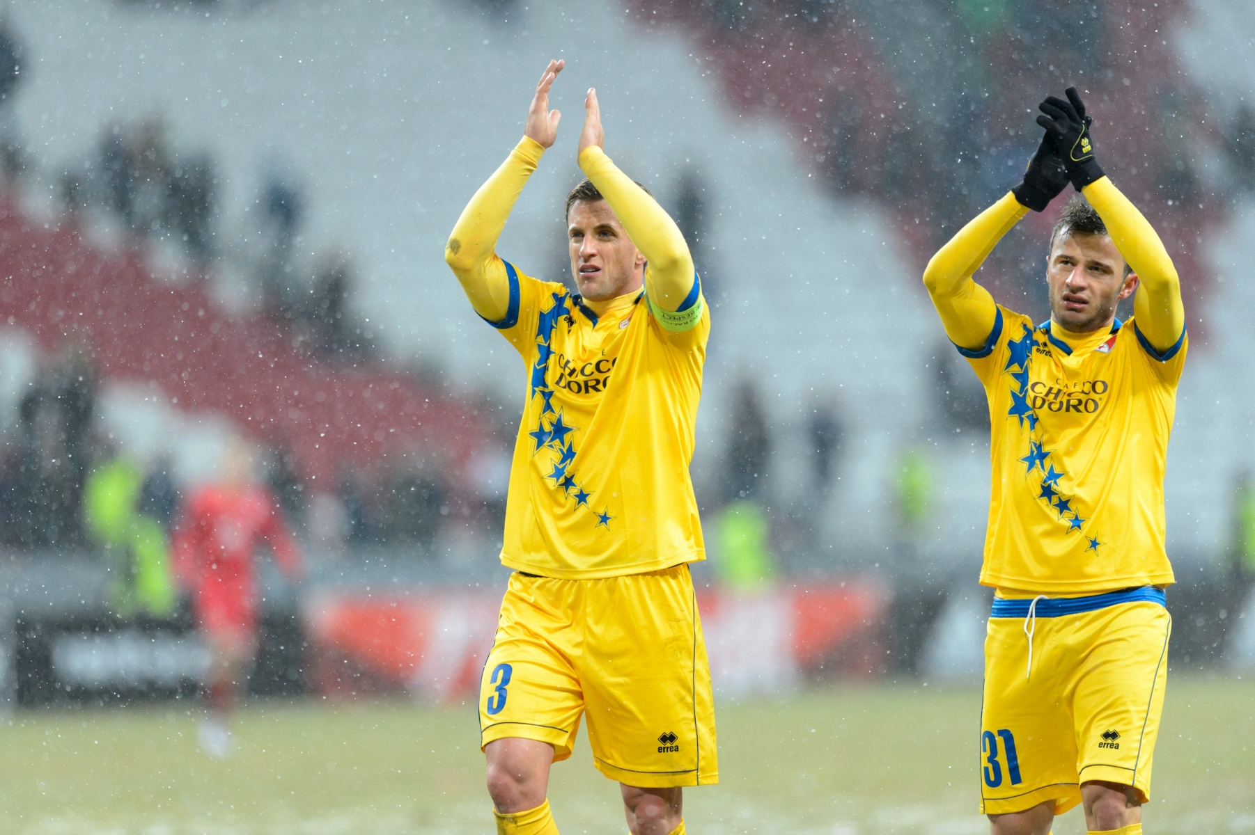 Sion's Reto Ziegler, left, and Sion's Elsad Zverotic, right, look disappointed after losing the UEFA Europa League group B soccer match between Rubin Kazan and FC Sion at the Kazan Arena stadium, in Kazan, Russia, Thursday, November 26, 2015. (KEYSTONE/Laurent Gillieron) RUSSIA SOCCER EUROPA LEAGUE KAZAN SION