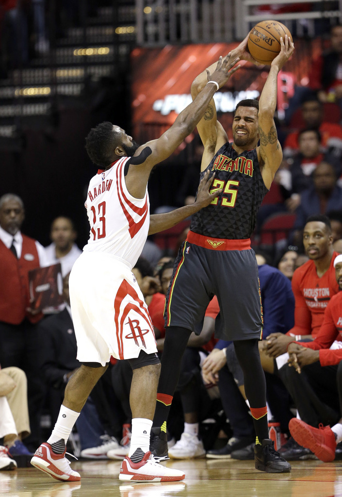 Thabo Sefolosha a fini par battre James Harden et les Rockets.