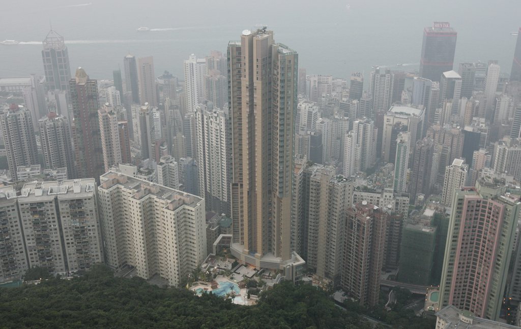 L'appartement de 532 m2 est situé dans le quartier résidentiel de Mid-Levels, sur l'île de Hong Kong.