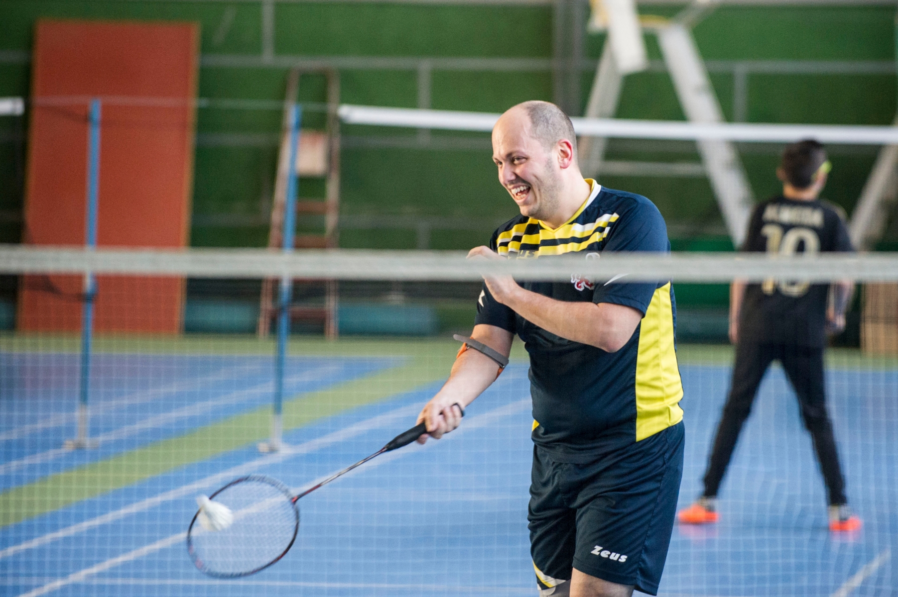 Portrait de Gaël Bourgeois qui pratique le badminton depuis des années.