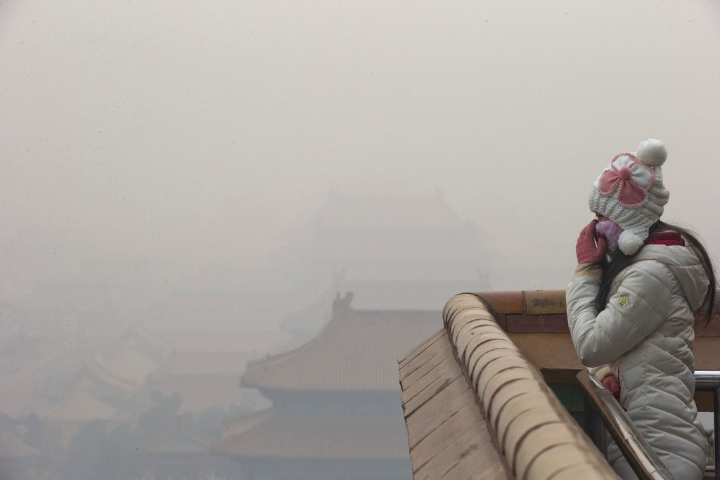La visibilité est très réduite à Pékin à cause de la pollution.