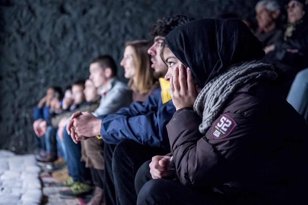 Un spectacle sensible et émouvant présenté à des dizaines de réfugiés.