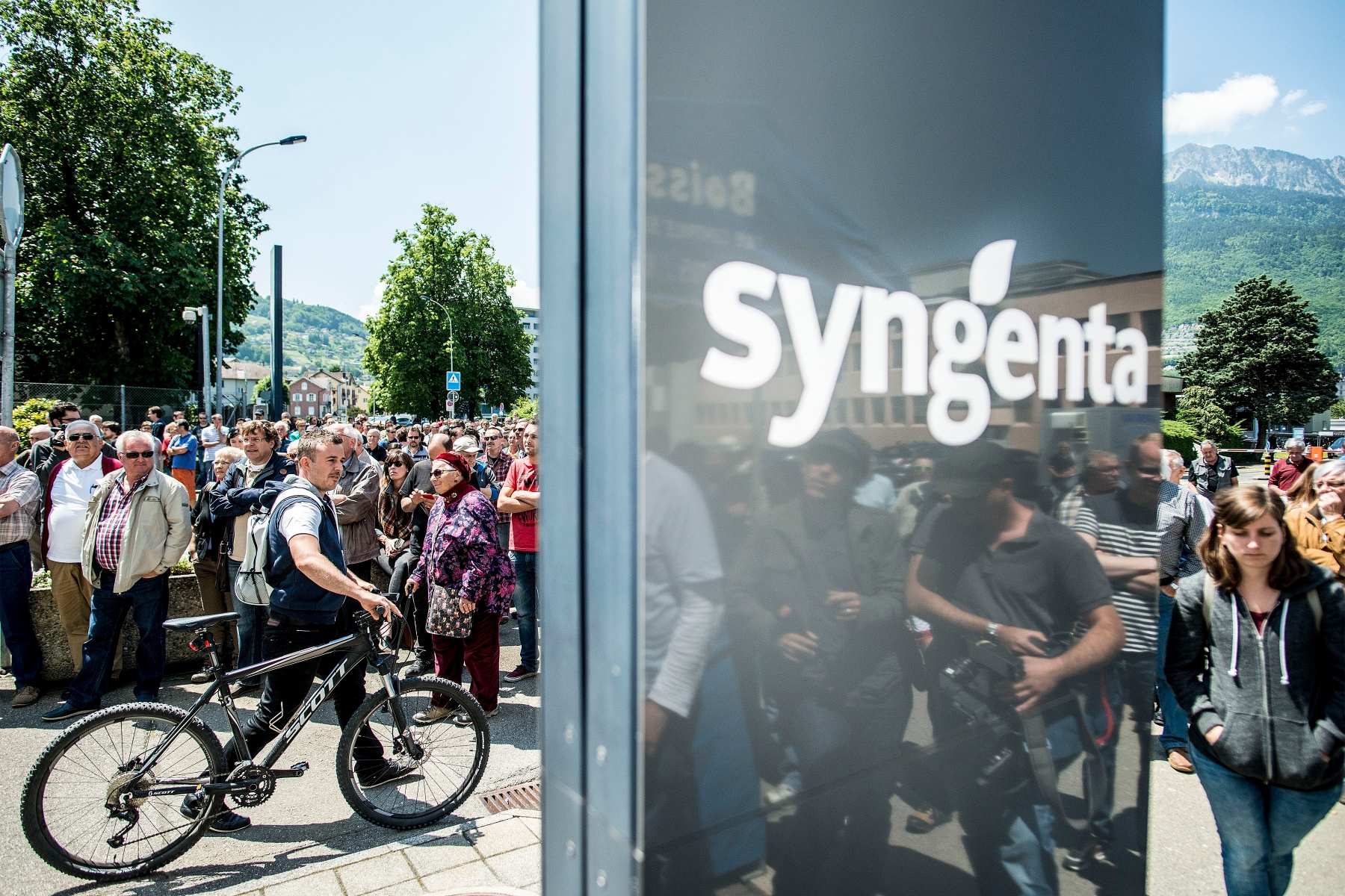 Monthey, le 27.05.2015



Rassemblement de solidarité sur le site de Syngenta à Monthey où 116 emplois sont menacés.



Christian Hofmann/Le Nouvelliste