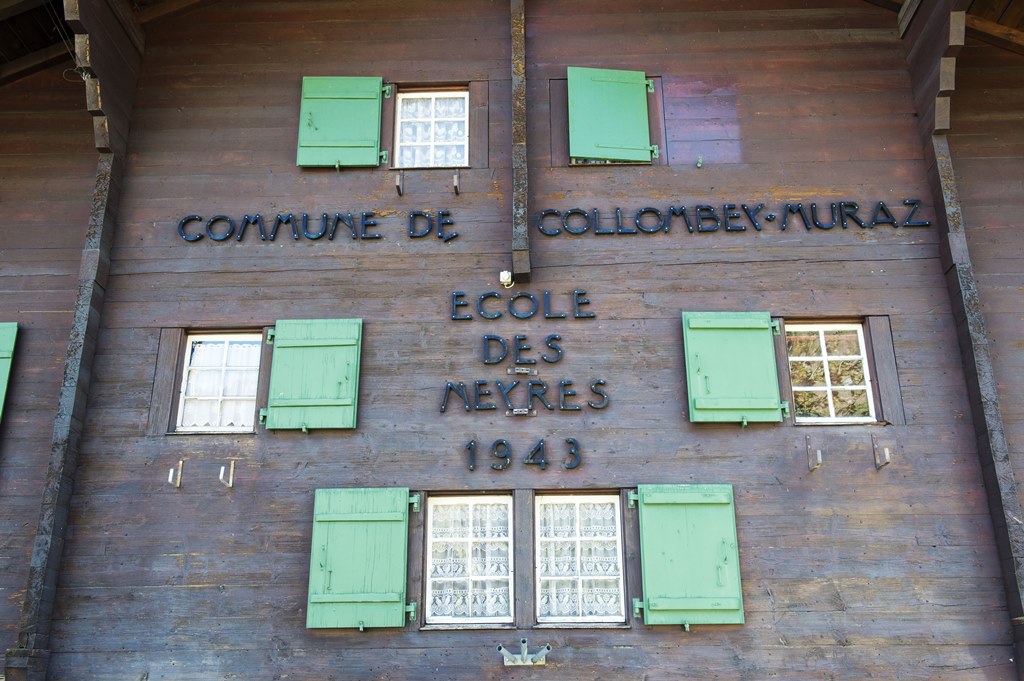 Deux classes enfantines sont actuellement abritées dans cette école.