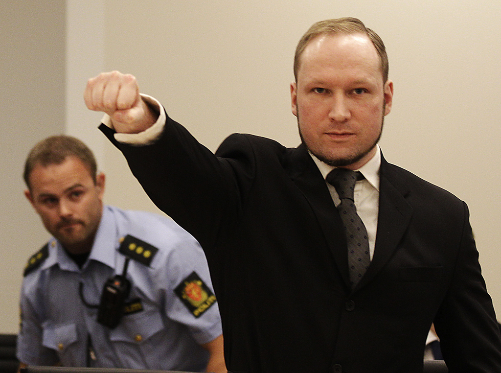 Anders Breivik a promis d'essayer de ne pas réitérer de salut nazi durant son audition.