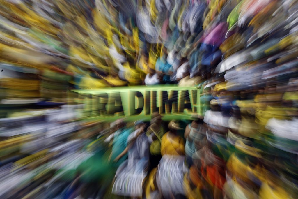 A la grogne populaire, s'ajoute désormais la colère des politiques contre Dilma Roussef.